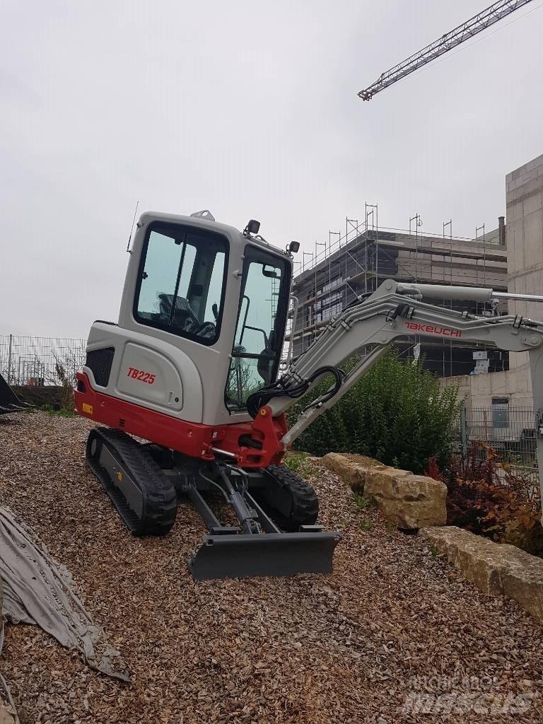 Takeuchi TB225 Міні-екскаватори < 7т
