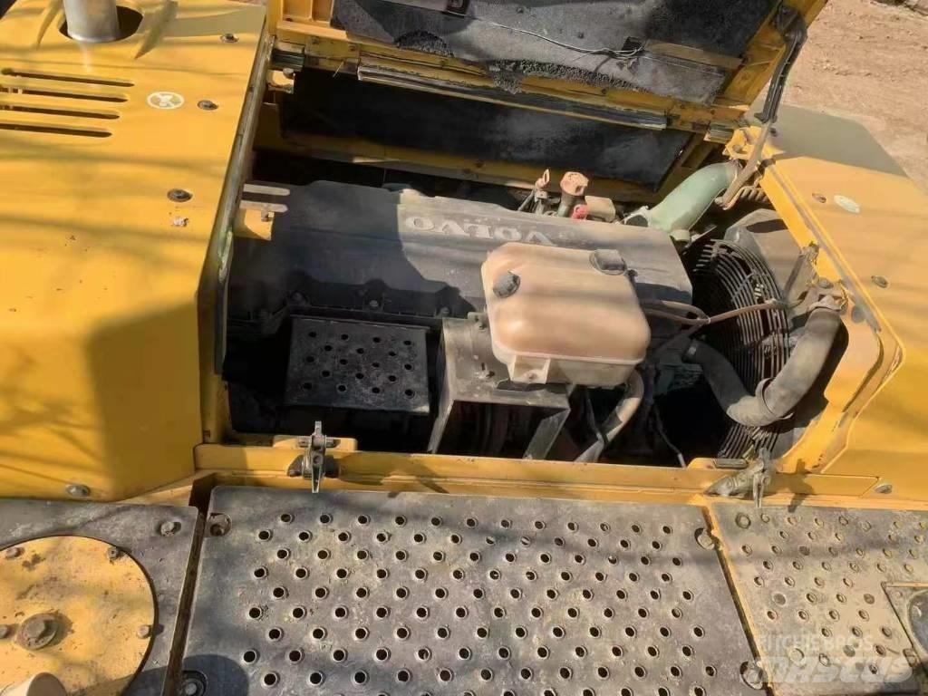 Volvo EC 380 Гусеничні екскаватори