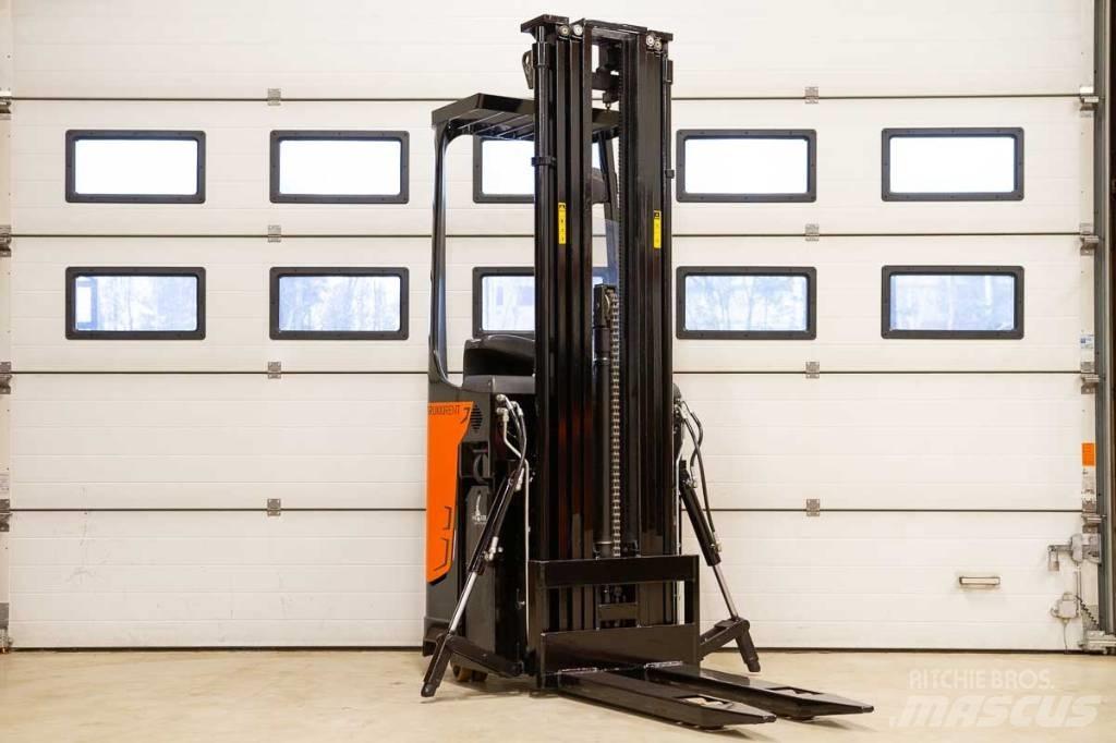 Rocla SST 12 AC Самохідні електроштабелери