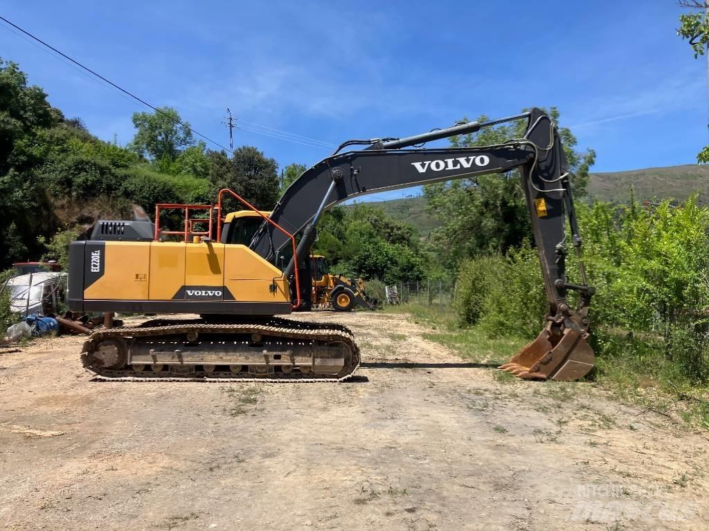 Volvo EC 220 E Гусеничні екскаватори