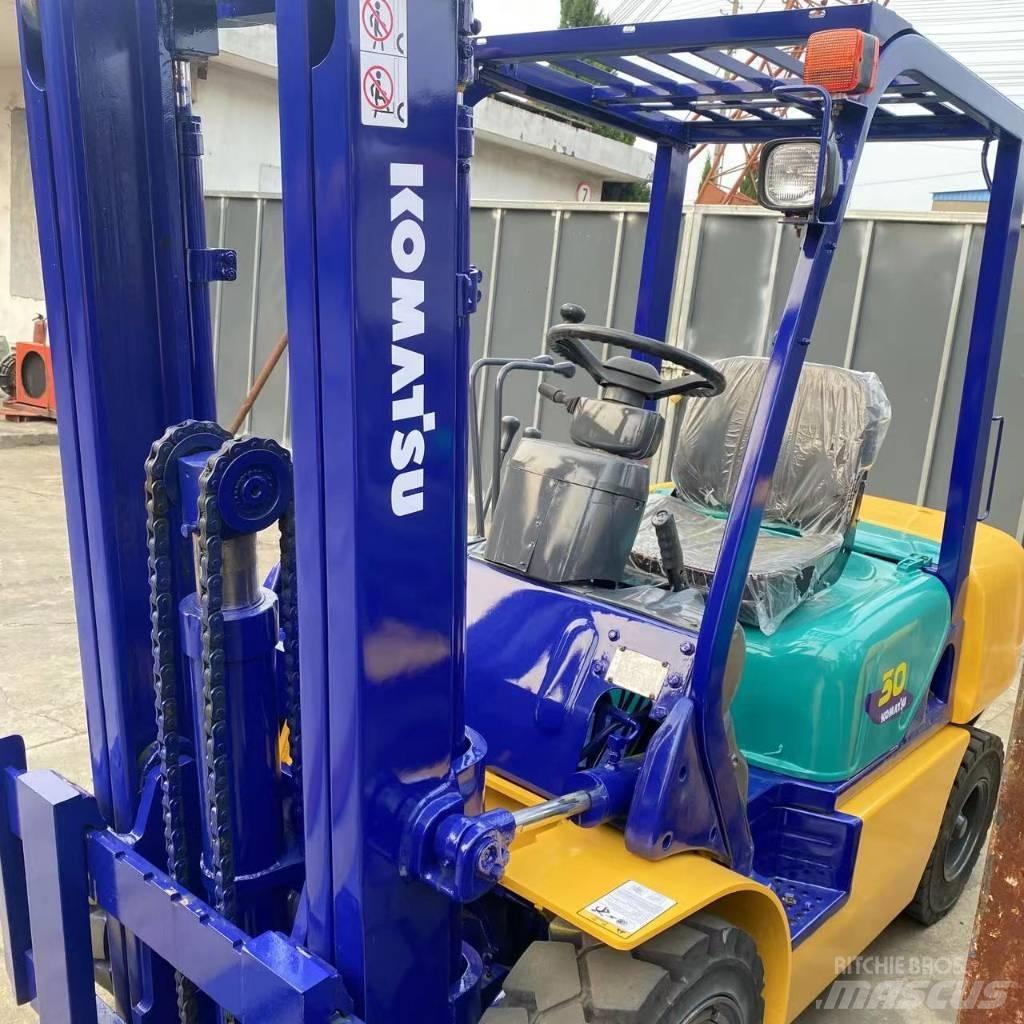 Komatsu FD 30 T-14 Дизельні навантажувачі