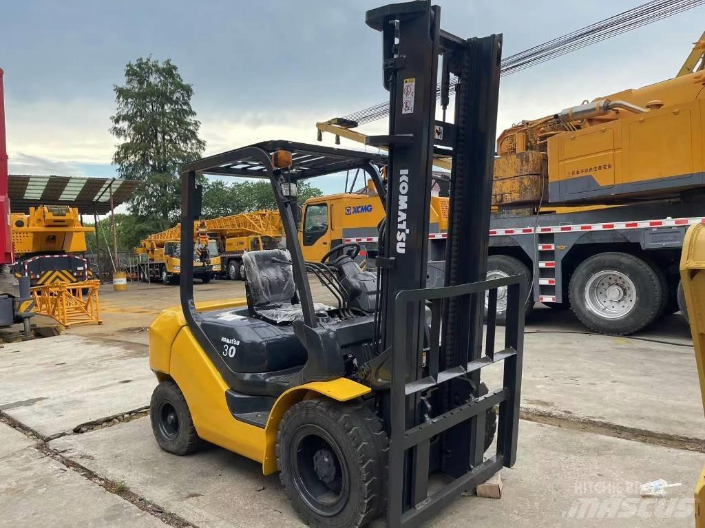Komatsu FD 30 T-14 Дизельні навантажувачі
