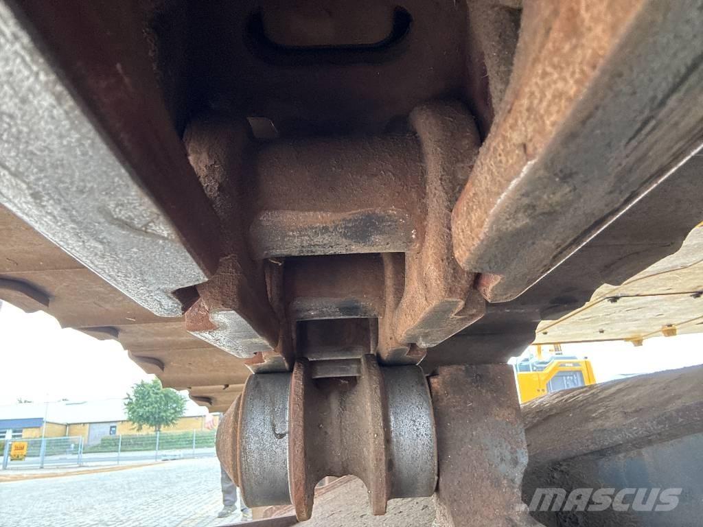 Komatsu HB215LC-1 Перевантажувачі металобрухту/промислові навантажувачі