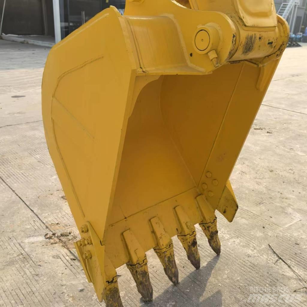 Komatsu PC 130 Гусеничні екскаватори