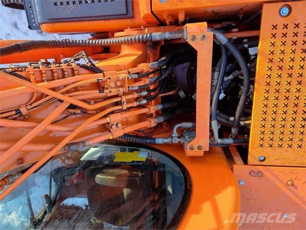 Doosan DX 225 LC Гусеничні екскаватори