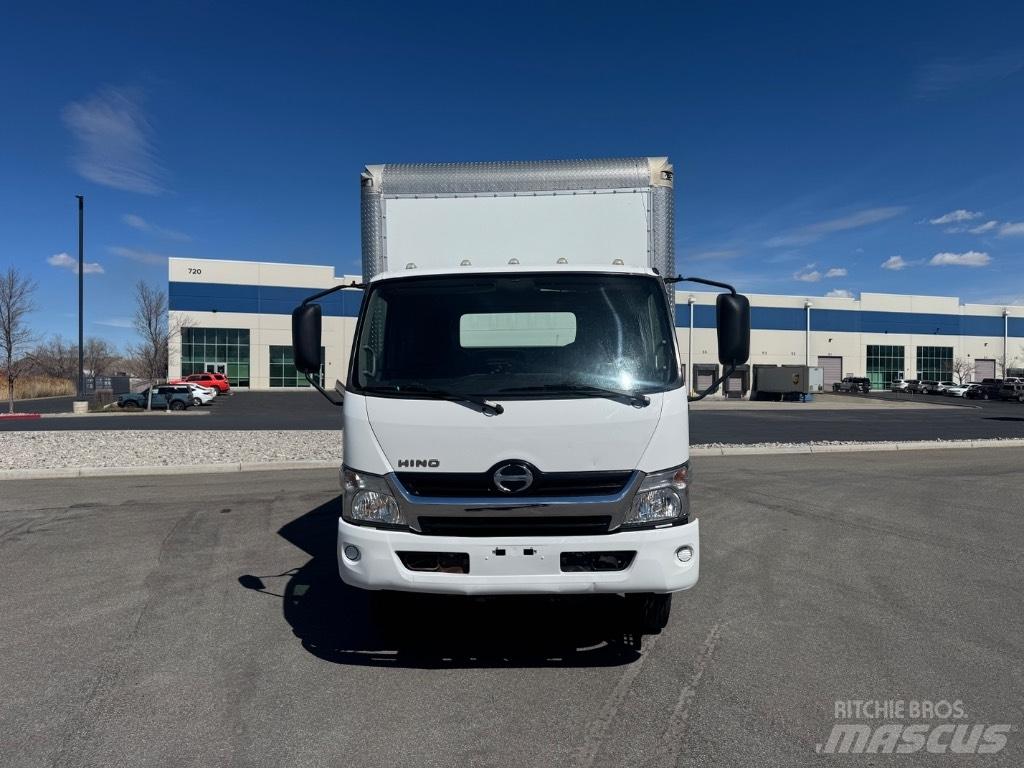 Hino 155 Фургони