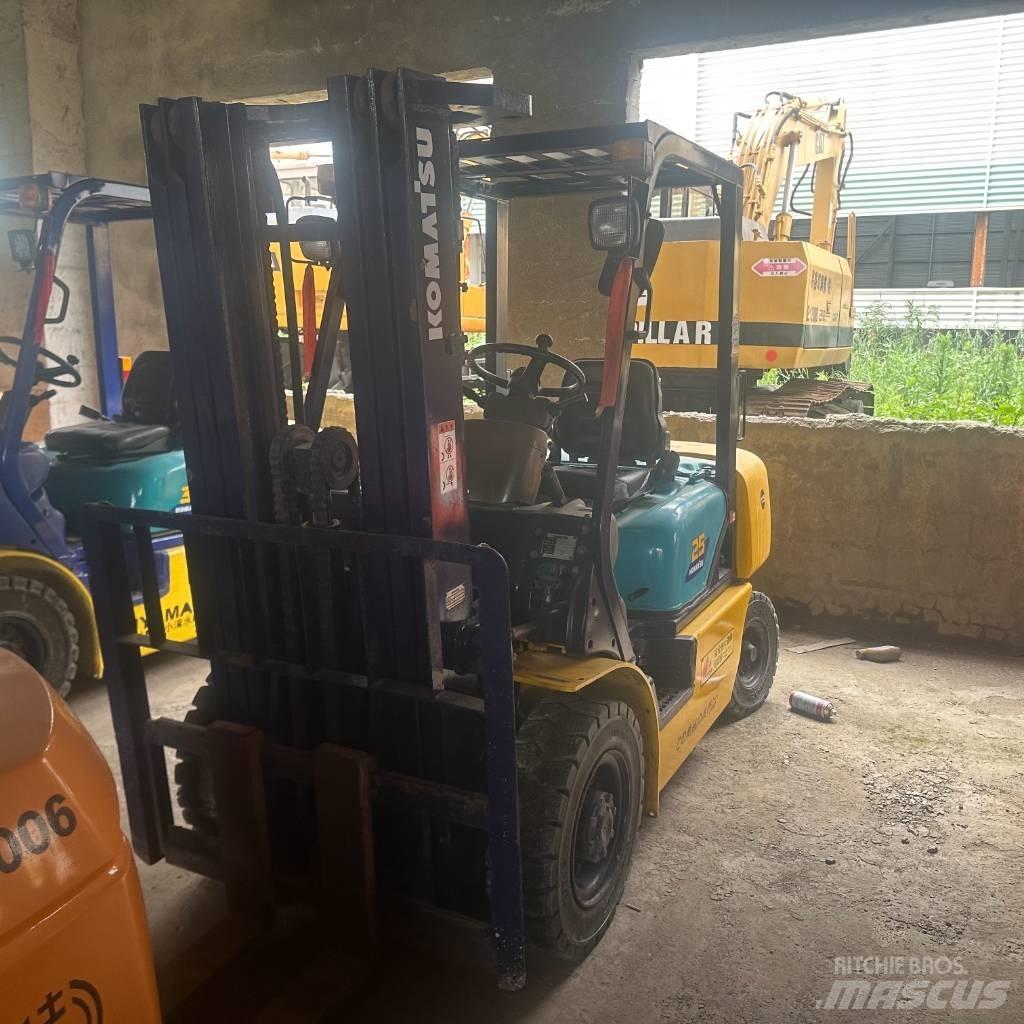 Komatsu F25T-14 Дизельні навантажувачі