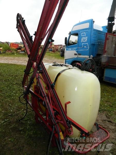 Hardi 900 Причіпні обприскувачі