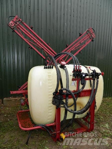 Hardi 900 Причіпні обприскувачі