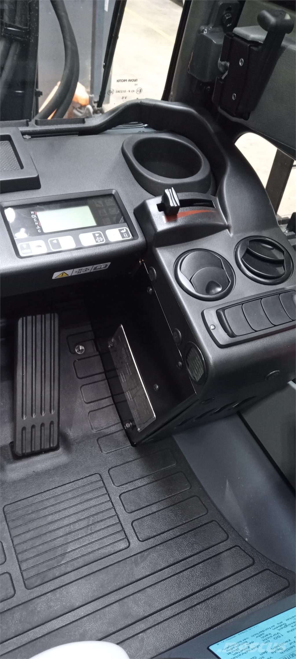 Toyota 52-8FDF25 Дизельні навантажувачі