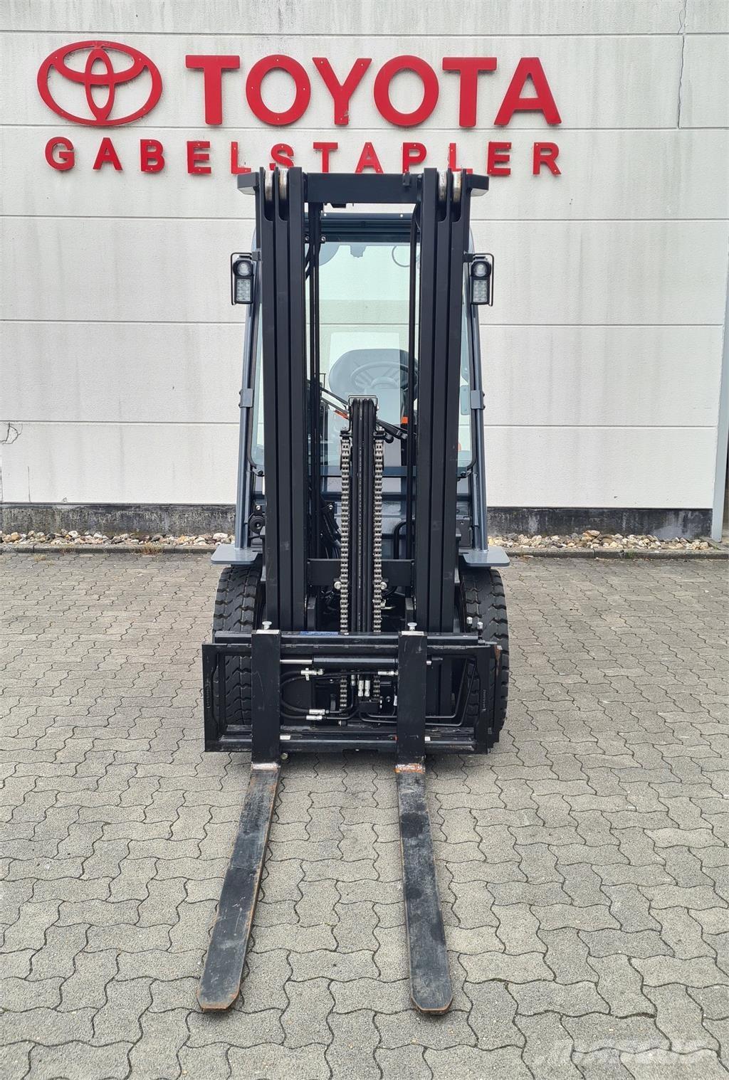 Toyota 52-8FDF25 Дизельні навантажувачі