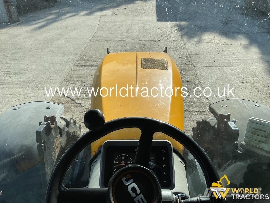 JCB Fastrac 4220 Трактори