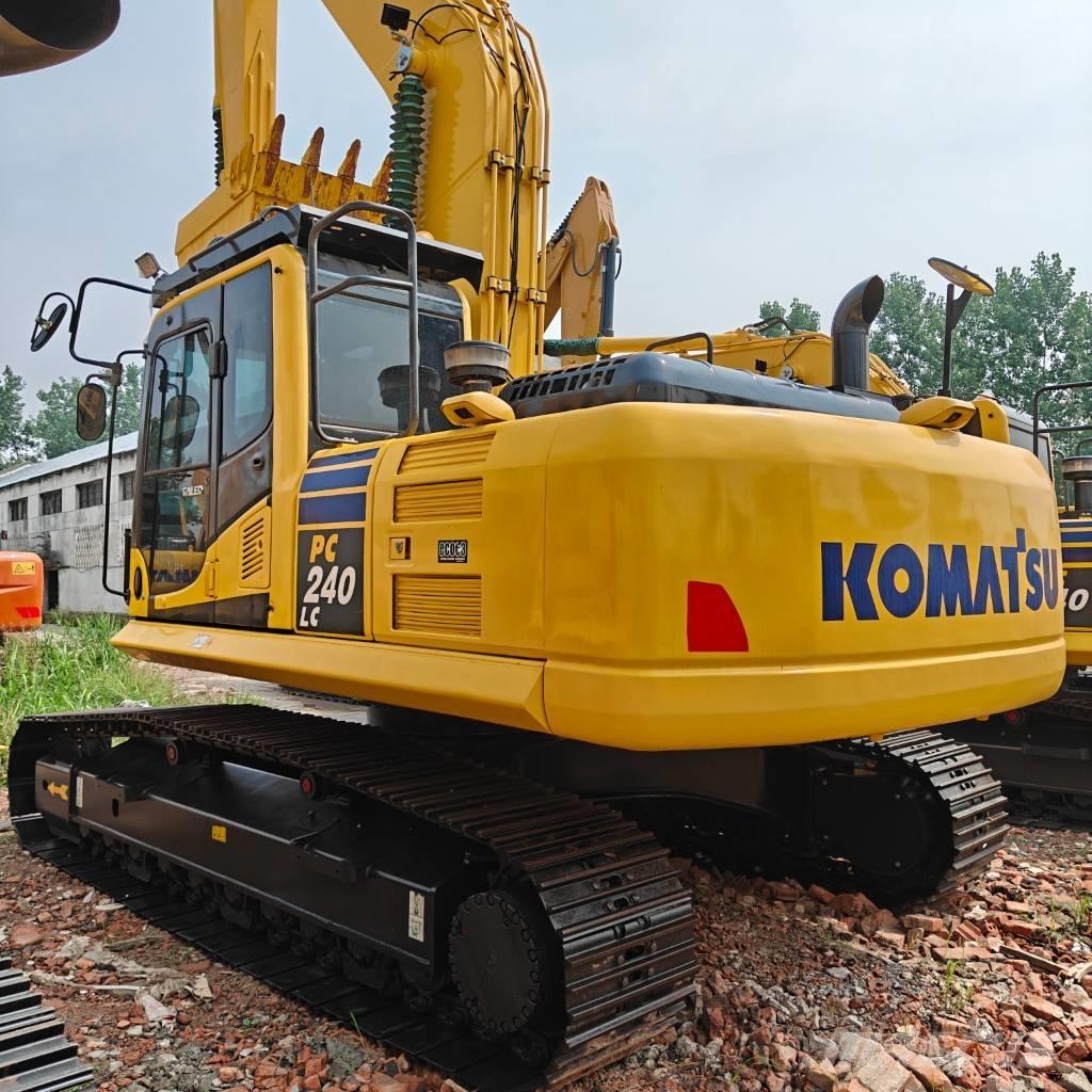 Komatsu 240 Гусеничні екскаватори