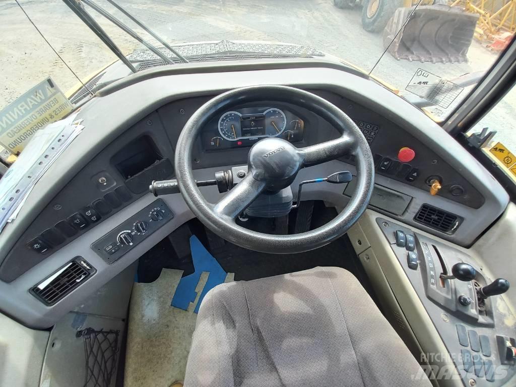 Volvo A40F (Abu dhabi) Зчленовані самоскиди