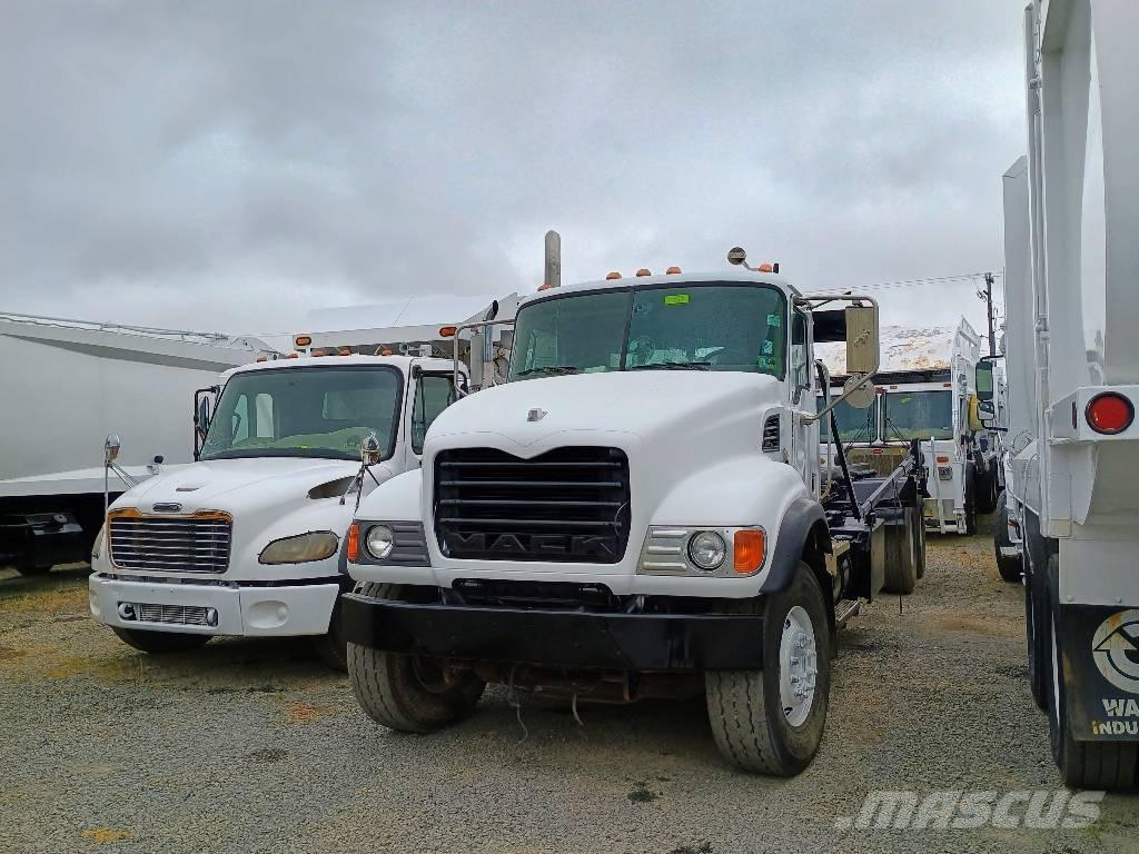 Mack CV 713 Контейнеровози