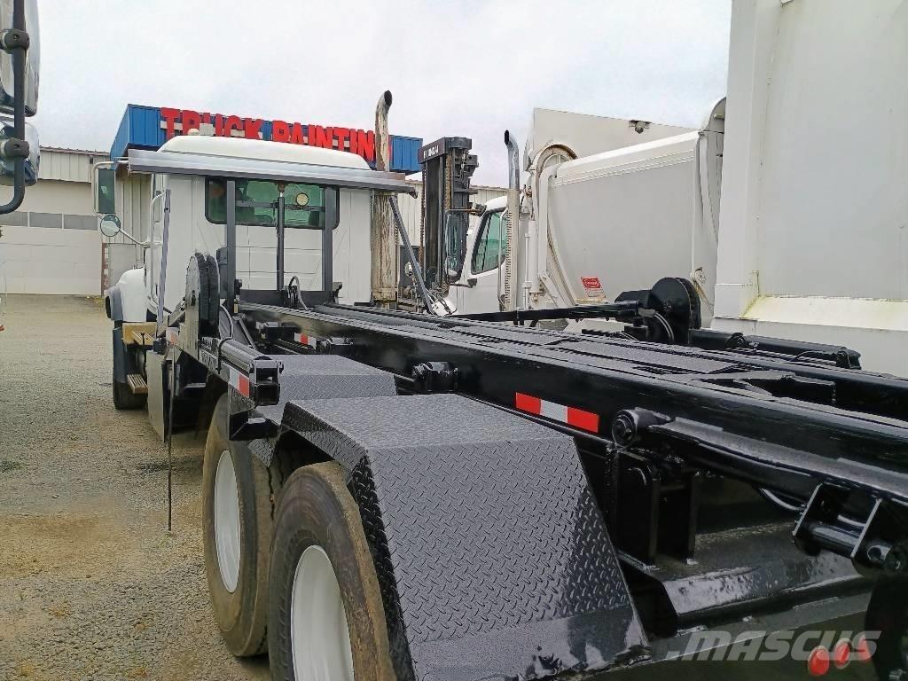 Mack CV 713 Контейнеровози