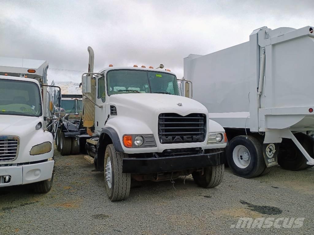 Mack CV 713 Контейнеровози