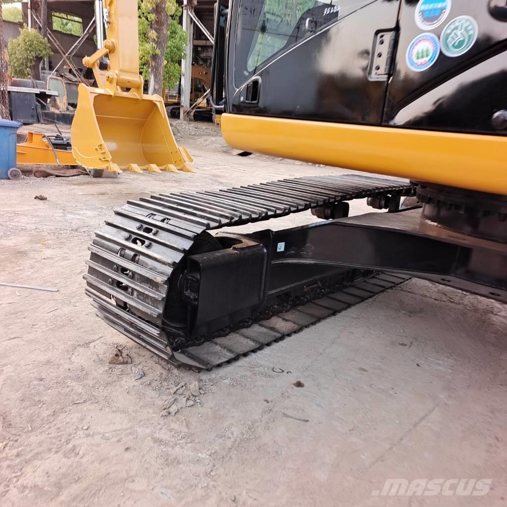 CAT 320 D2L Гусеничні екскаватори