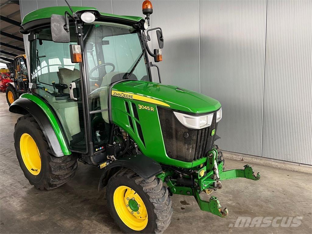 John Deere 3045 R Трактори
