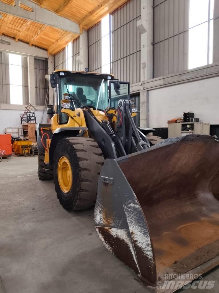 Volvo Volvo L120H Малі навантажувачі