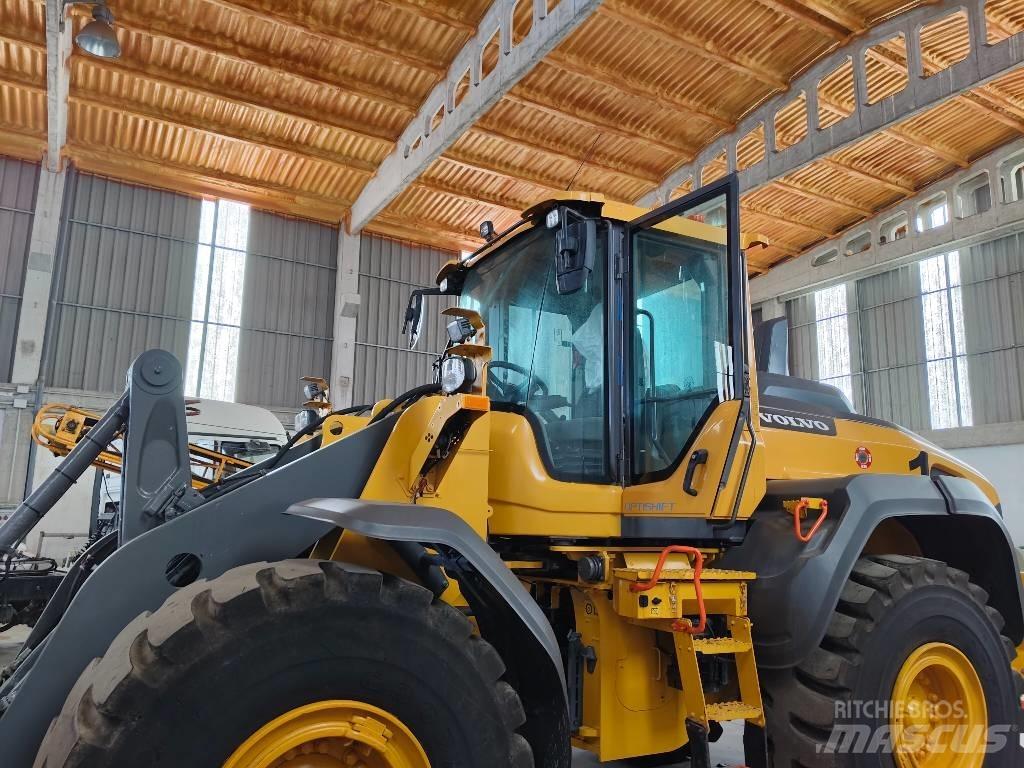 Volvo Volvo L120H Малі навантажувачі