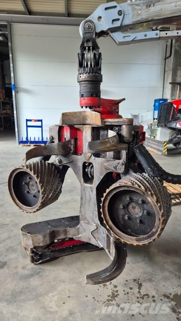Komatsu S 132 Сучкорізи