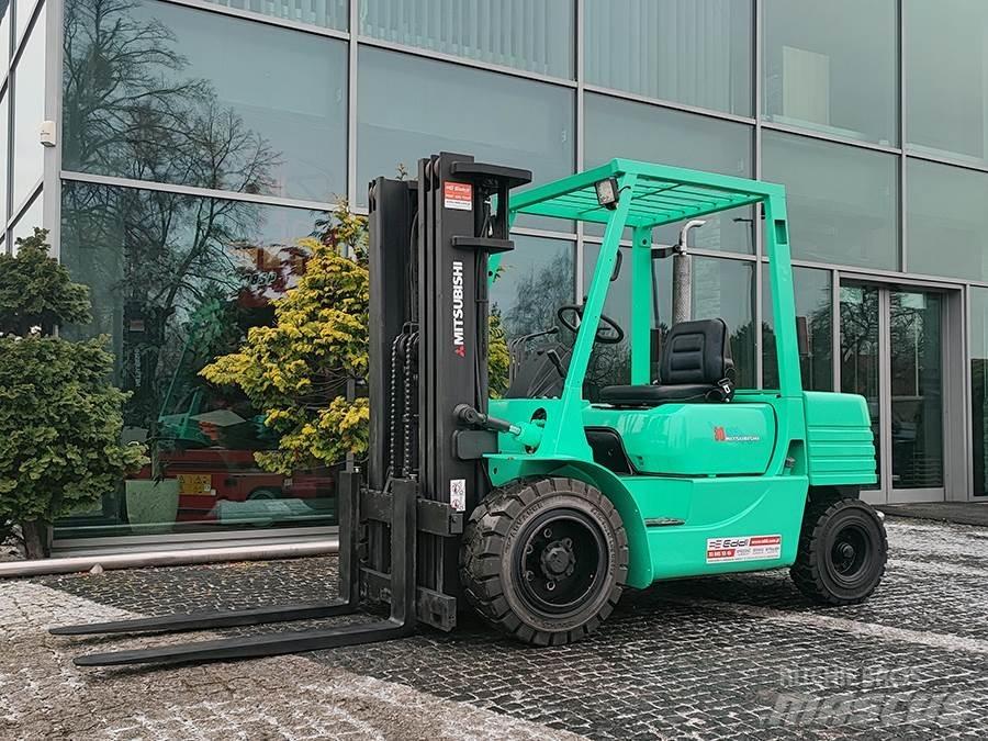 Mitsubishi DP30 Дизельні навантажувачі