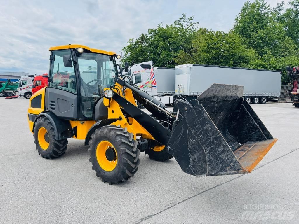 JCB 406 Фронтальні навантажувачі