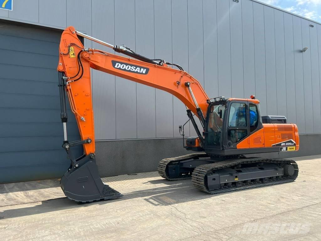 Doosan DX 225 LC-7M Гусеничні екскаватори