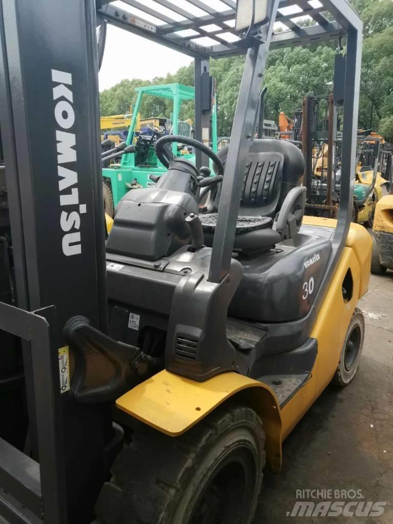 Komatsu 30 Телескопічні навантажувачі