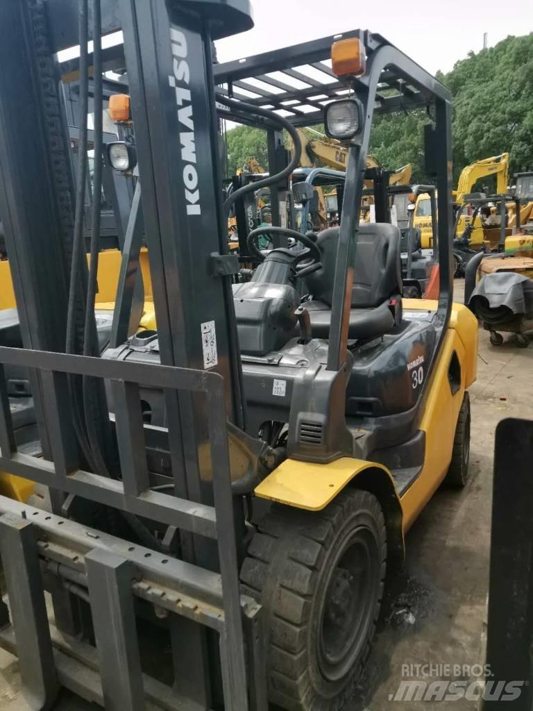 Komatsu 30 Телескопічні навантажувачі