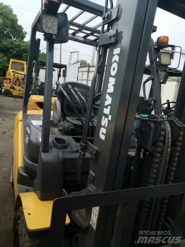 Komatsu 30 Телескопічні навантажувачі