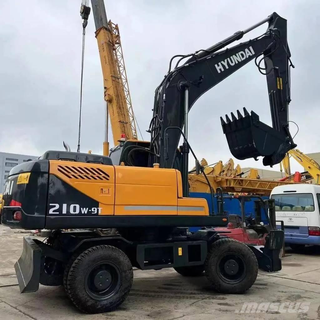 Hyundai R210W-9 Колісні екскаватори