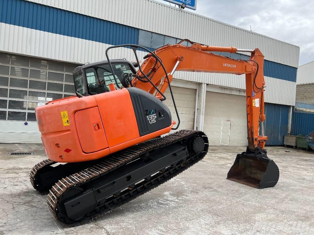 Hitachi ZX 135 US Гусеничні екскаватори