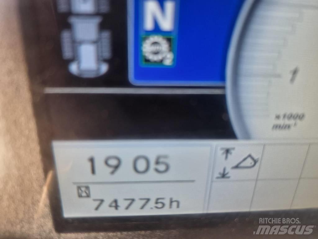 Hitachi ZW330-6 Фронтальні навантажувачі