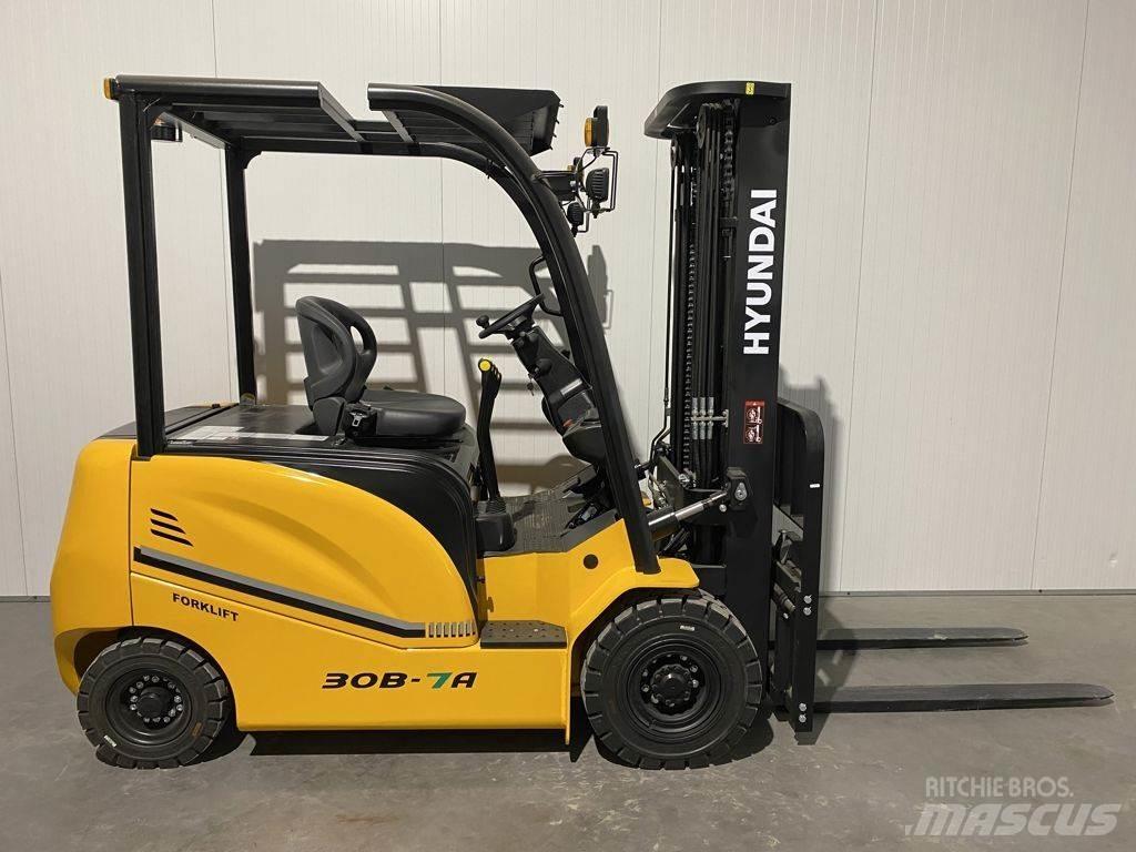 Hyundai 30B-7A Електронавантажувачі