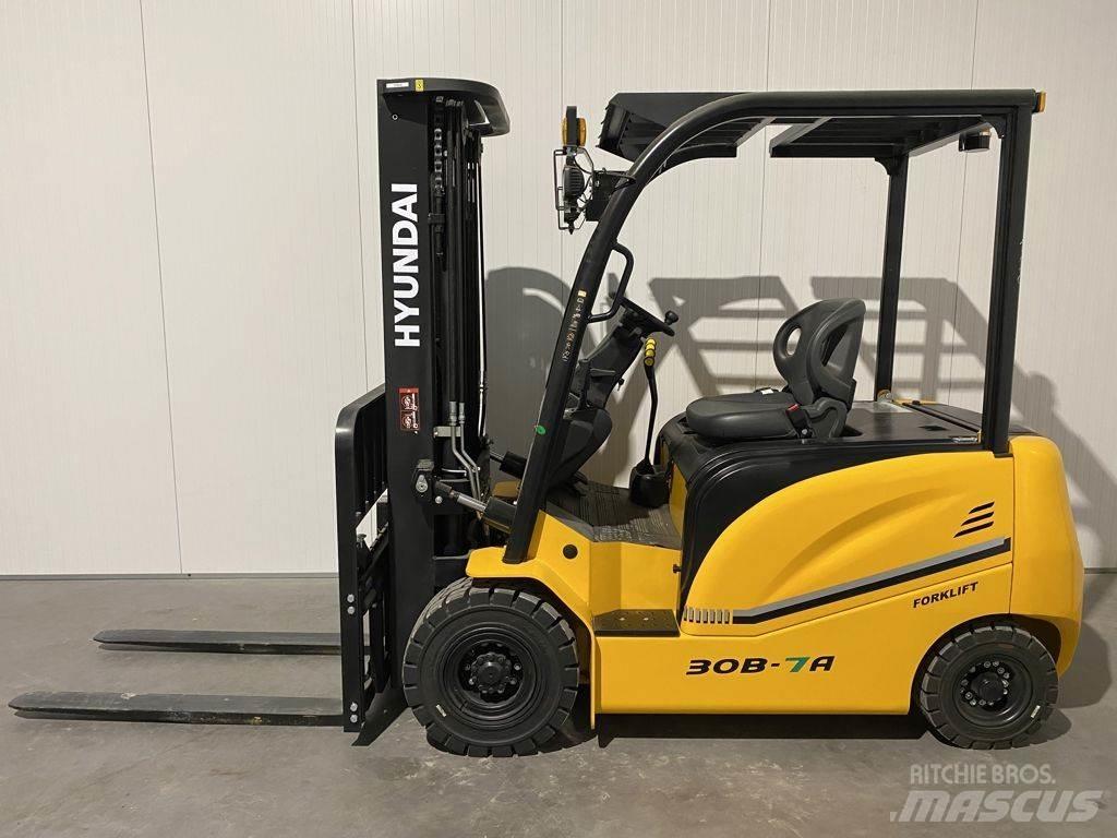 Hyundai 30B-7A Електронавантажувачі