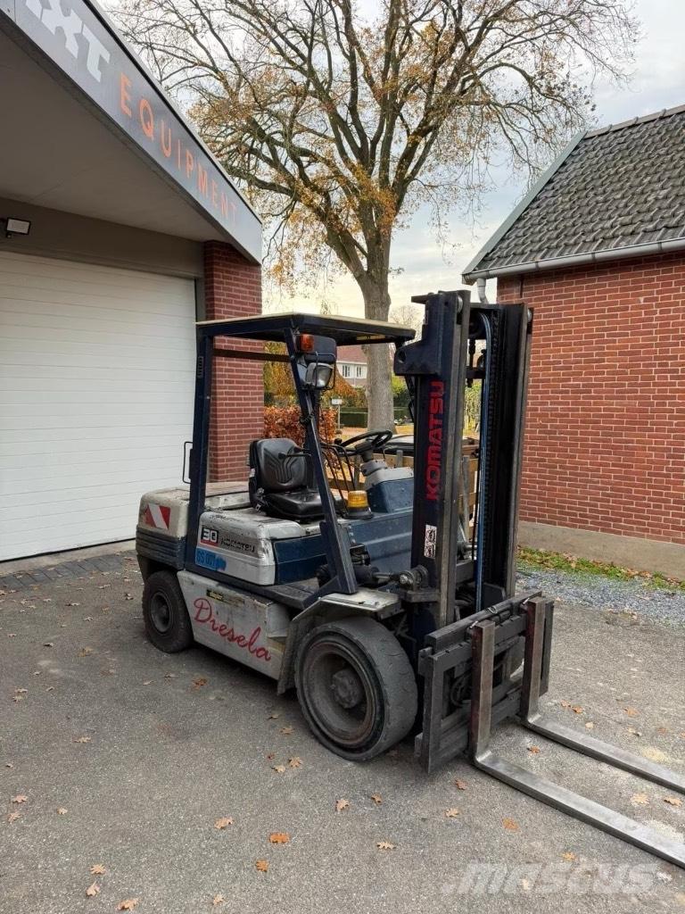 Komatsu FD30T-11E Дизельні навантажувачі