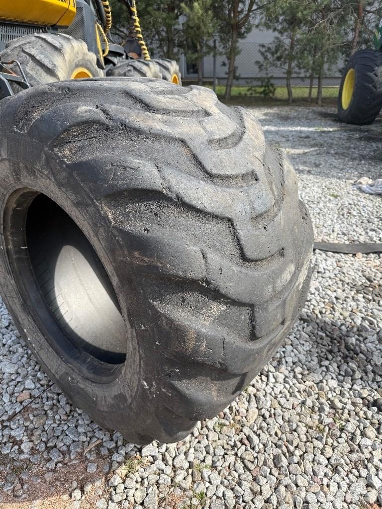 Nokian 710/40-24.5 Шини
