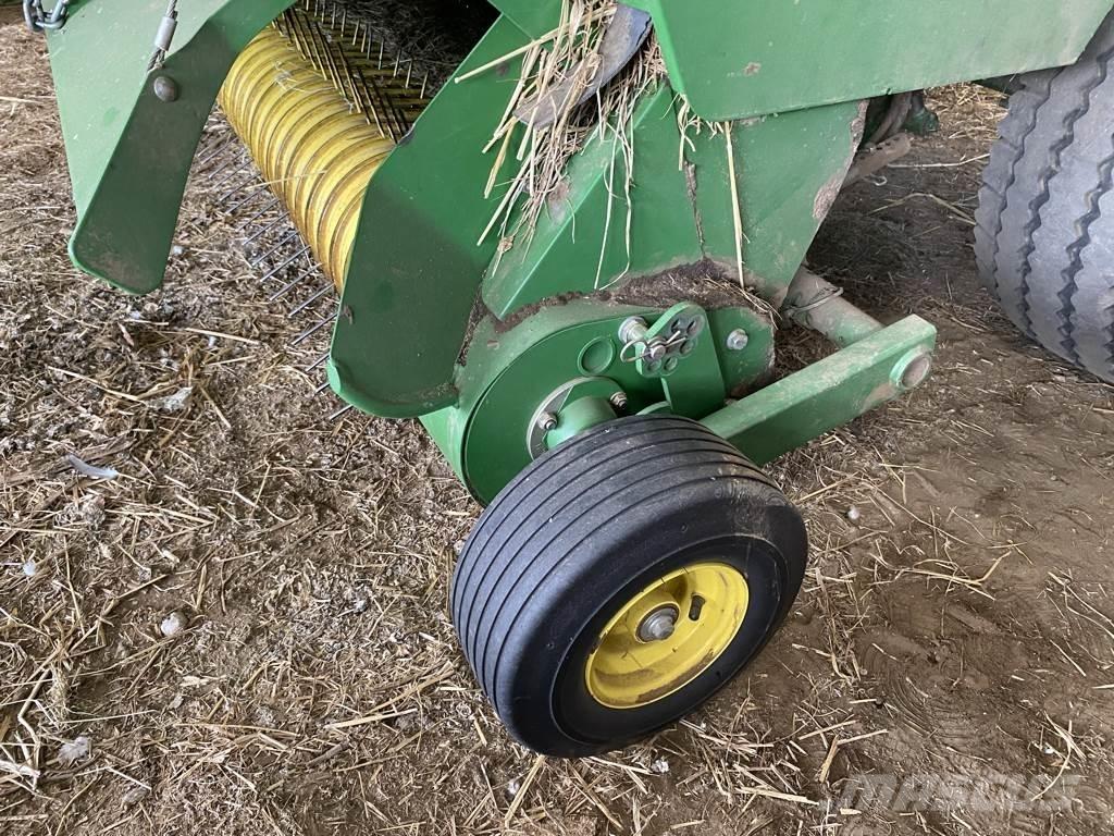John Deere 623 Рулонні прес-підбирачі