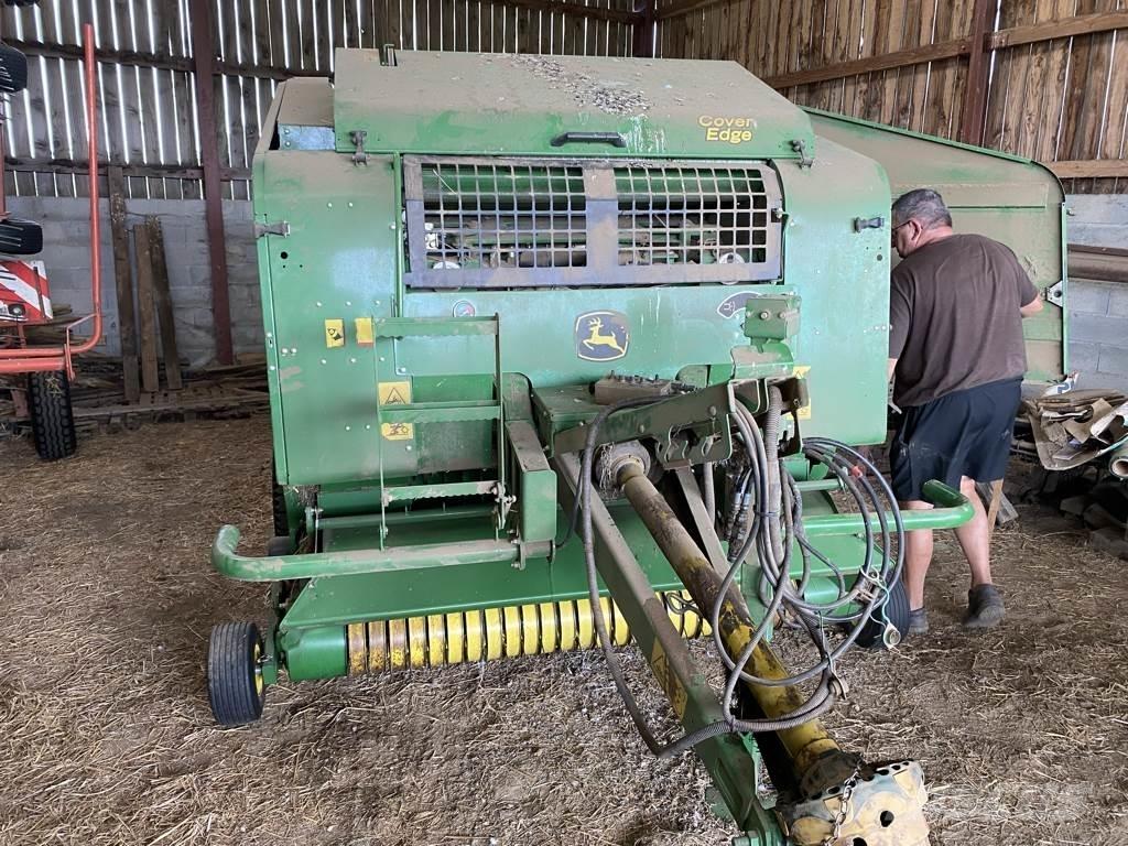 John Deere 623 Рулонні прес-підбирачі