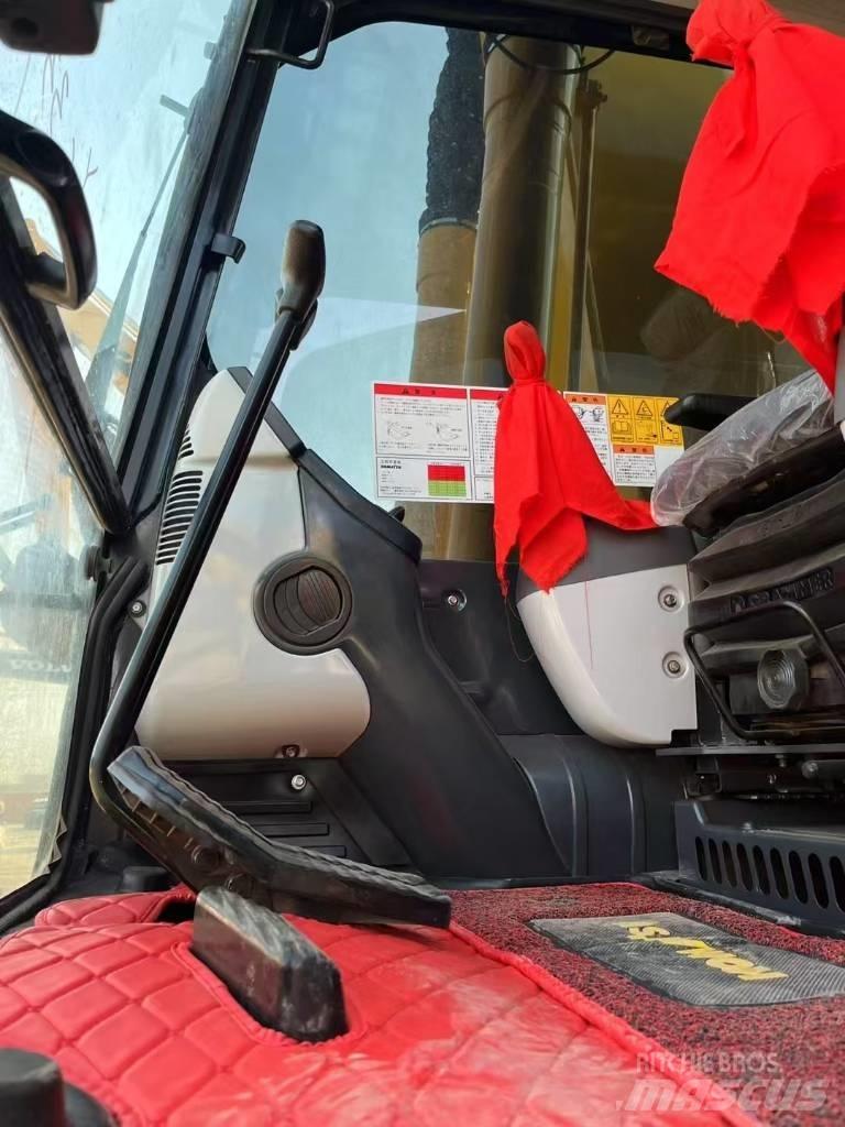 Komatsu 240 LC-8 Гусеничні екскаватори