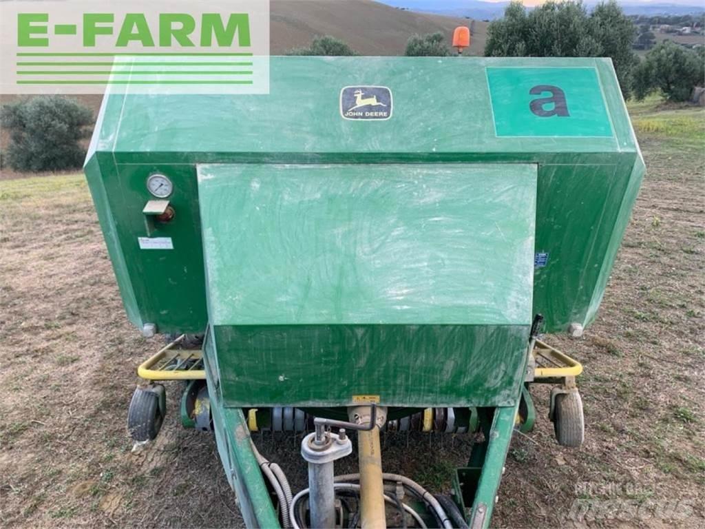 John Deere 690 Тюкові прес-підбирачі