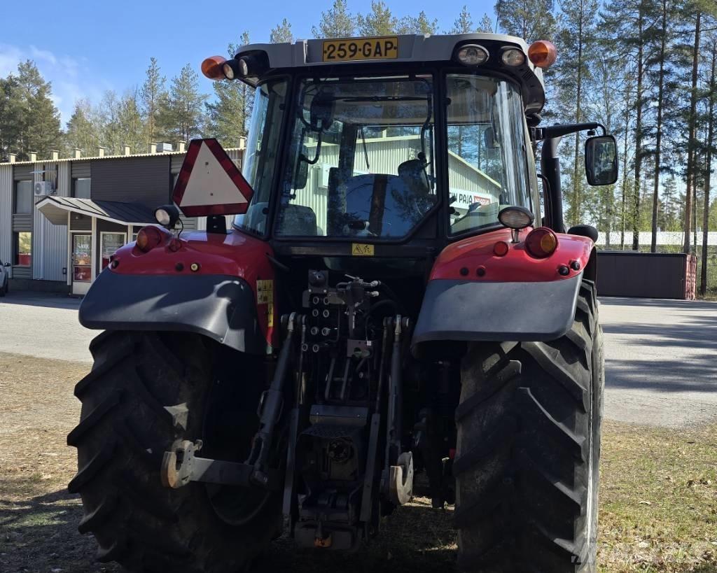 Massey Ferguson 5613 Трактори