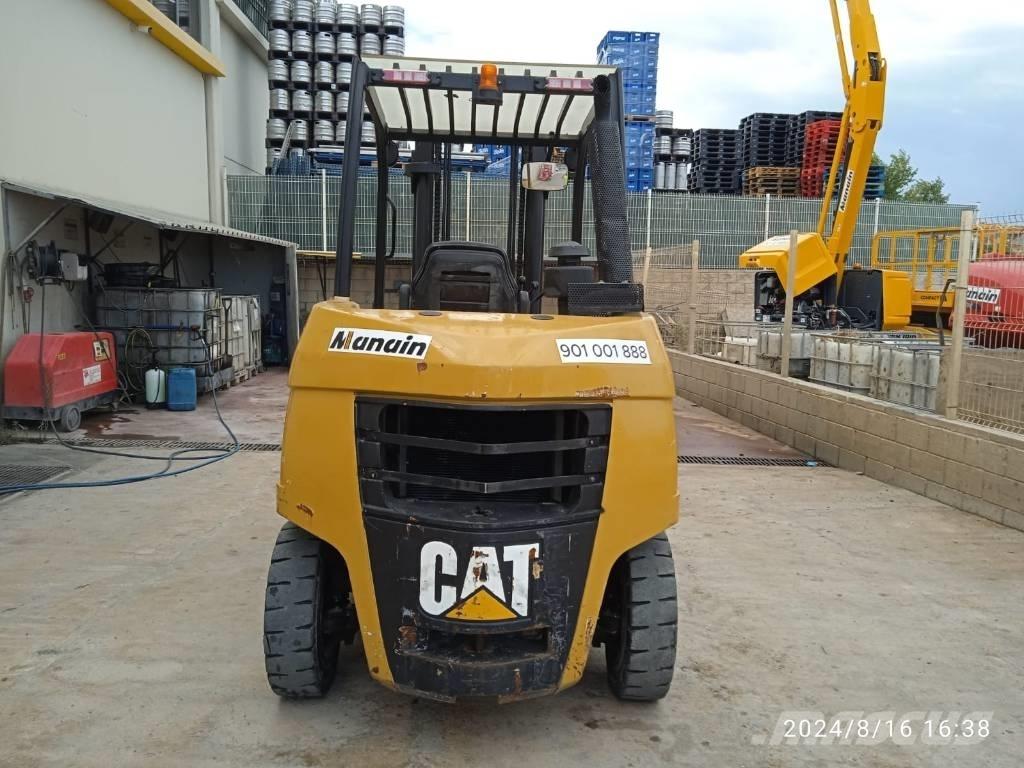 CAT DP 40 Дизельні навантажувачі