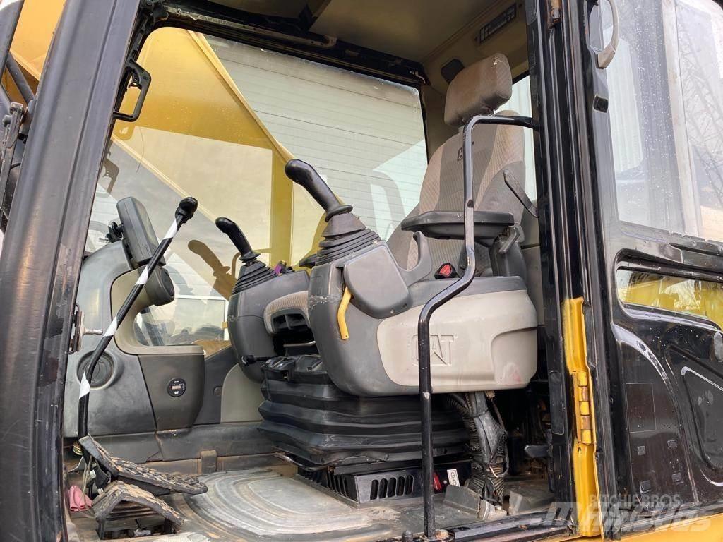CAT 330DL Гусеничні екскаватори
