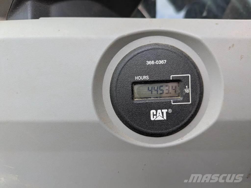 CAT 374F Гусеничні екскаватори