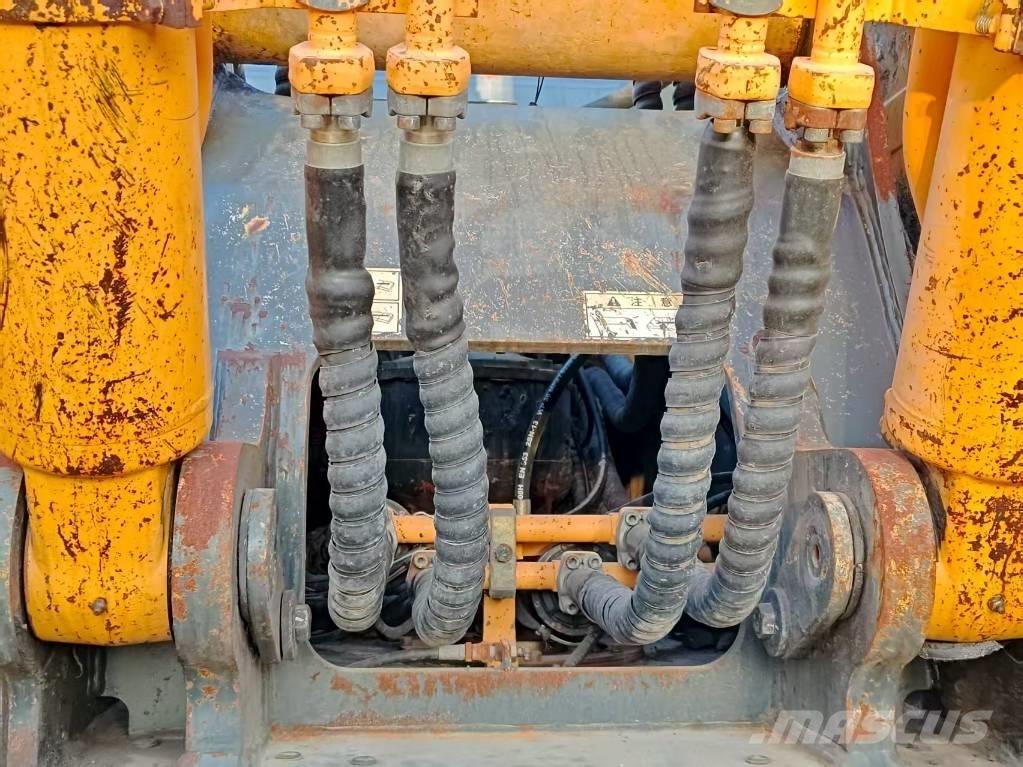 Hyundai R300LC-9S Гусеничні екскаватори