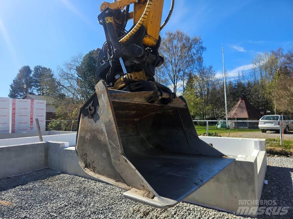 JCB 245 XLR Гусеничні екскаватори