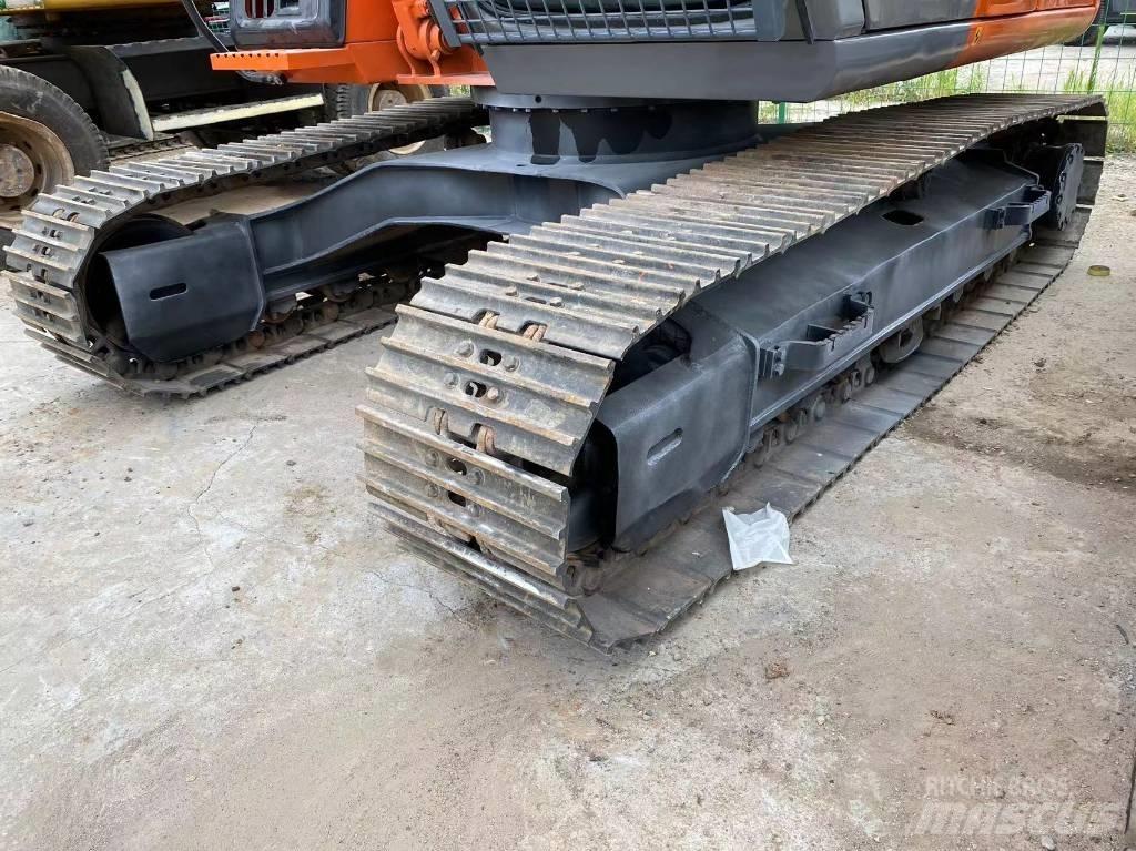 Hitachi ZX 120 Гусеничні екскаватори